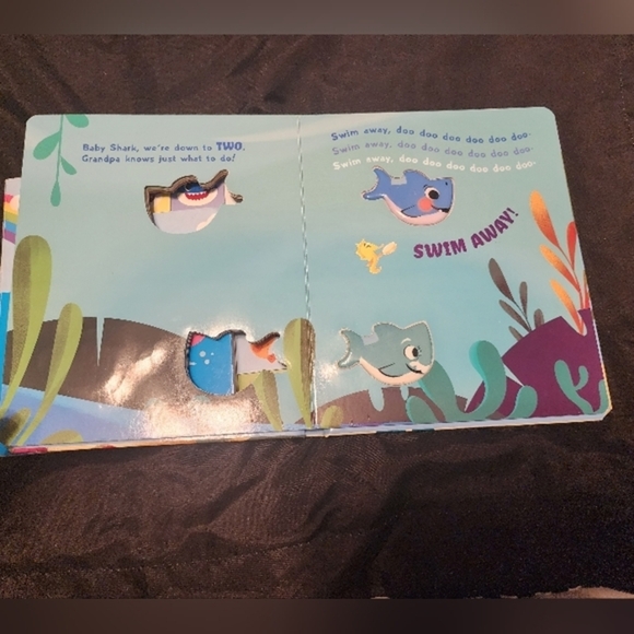 Baby Shark Books - Set of (2). Meet Baby Shark & Hide and Seek. Like New. - Picture 7 of 11